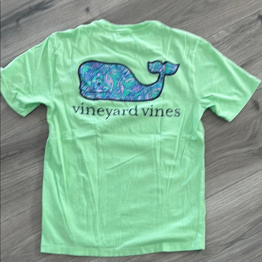 EUC Vineyard Vines Light Neon Green T-Shirt with Whale Logo